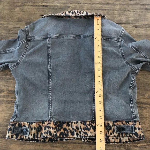 LuLaRoe Womens Small Kenny Leopard Trim Denim Jean Jacket Gray Stretch Fall - Picture 4 of 5